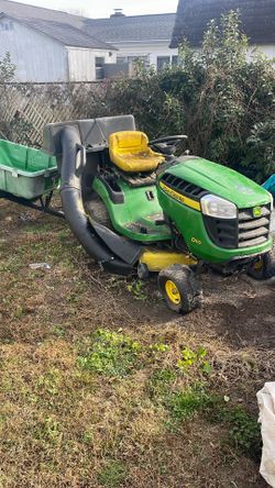 John Deere 110 Riding Lawnmower