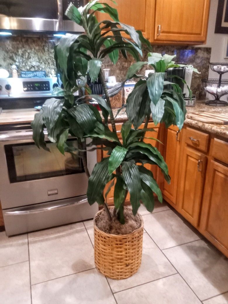ARTIFICIAL TREE IN BASKET