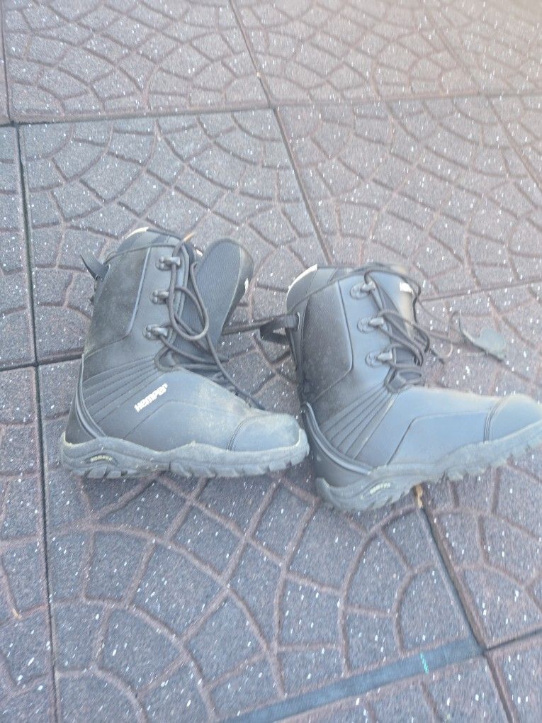 Size 7 Snow Boots