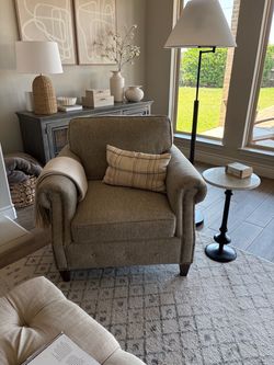 Oversized accent chair