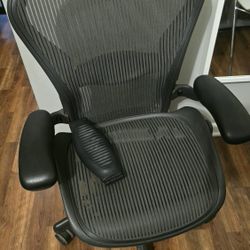 Herman Miller Aron 