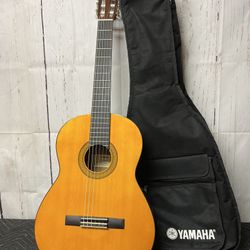 Yamaha CG102 Gloss Classical Guitar with Spruce Body