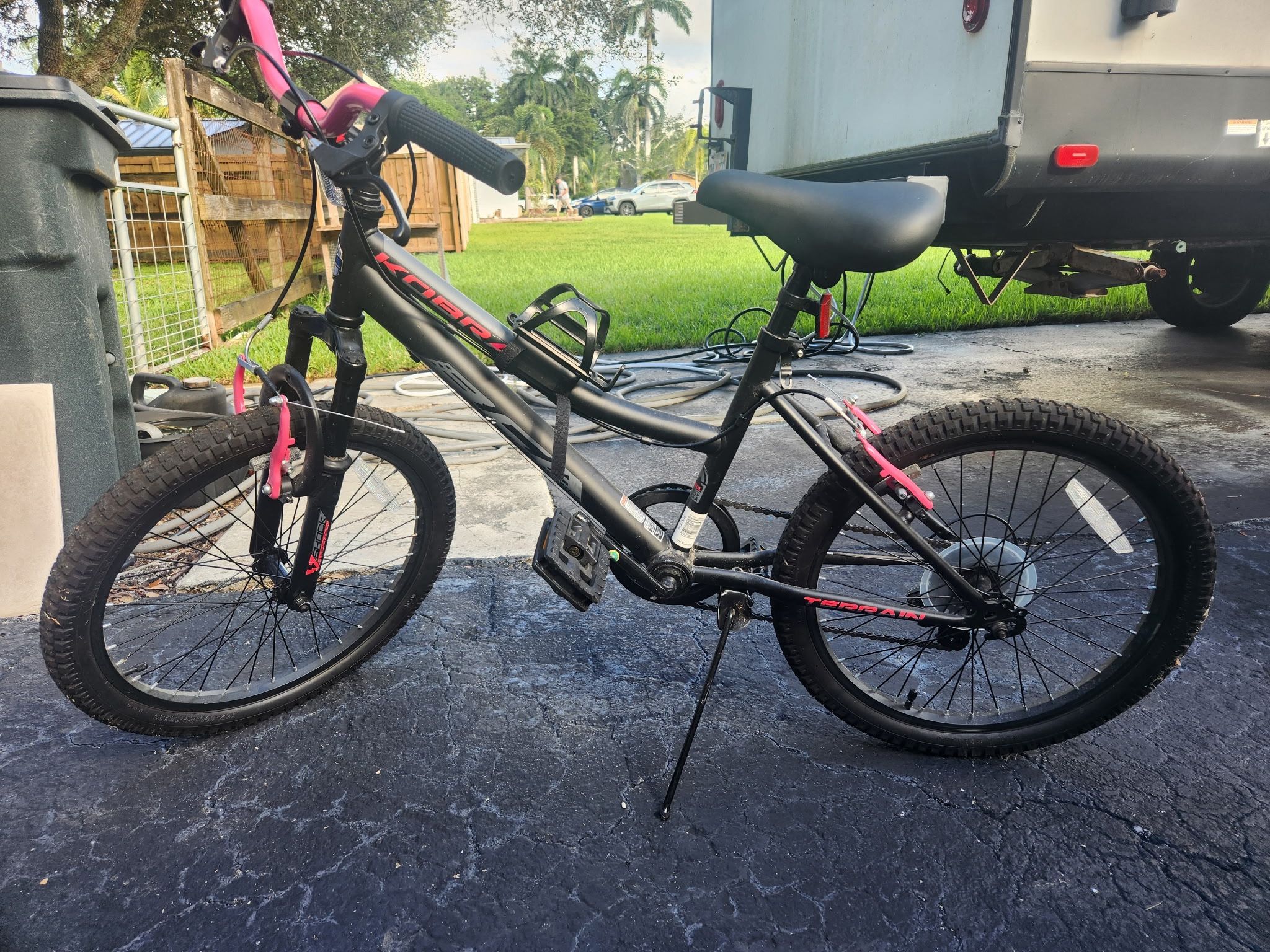 KENT  KOBRA  Black And Pink 20 Inch Girls Bike