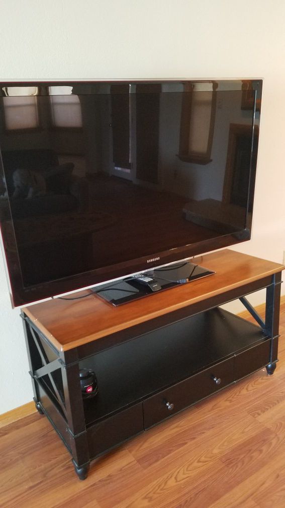 55 inch Samsung tv with stand