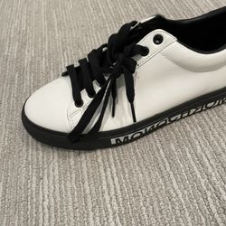 Zara Sneaker 9.5