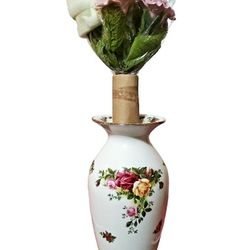 Royal Albert Old Country Roses Vase W/ 6 Flowers