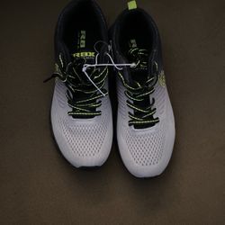 Boys size 4 Sneakers-New