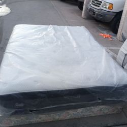 Sealy Queen Pillowtop Mattress And Box Spring 