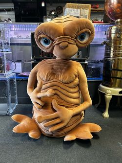 Toys R Us E.T. the Extra-Terrestrial Life Size Plush Figure