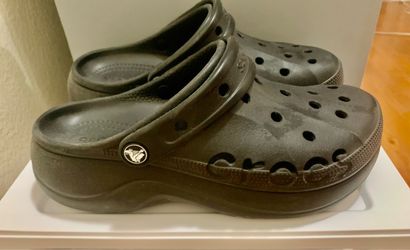 CROCS / LADIES SIZE 8 / BRAND NEW