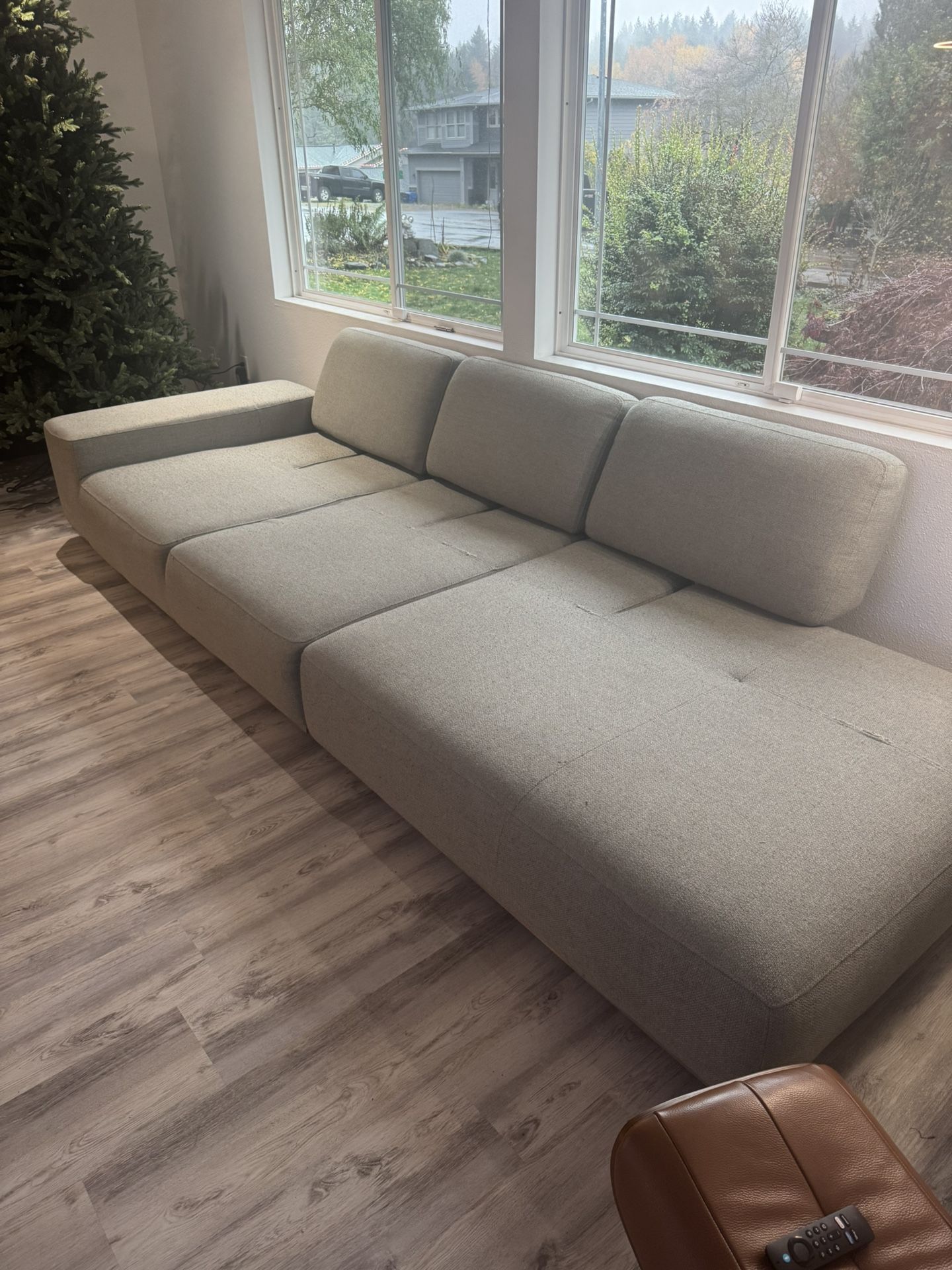 Dania Modern Adjustable Back Couch