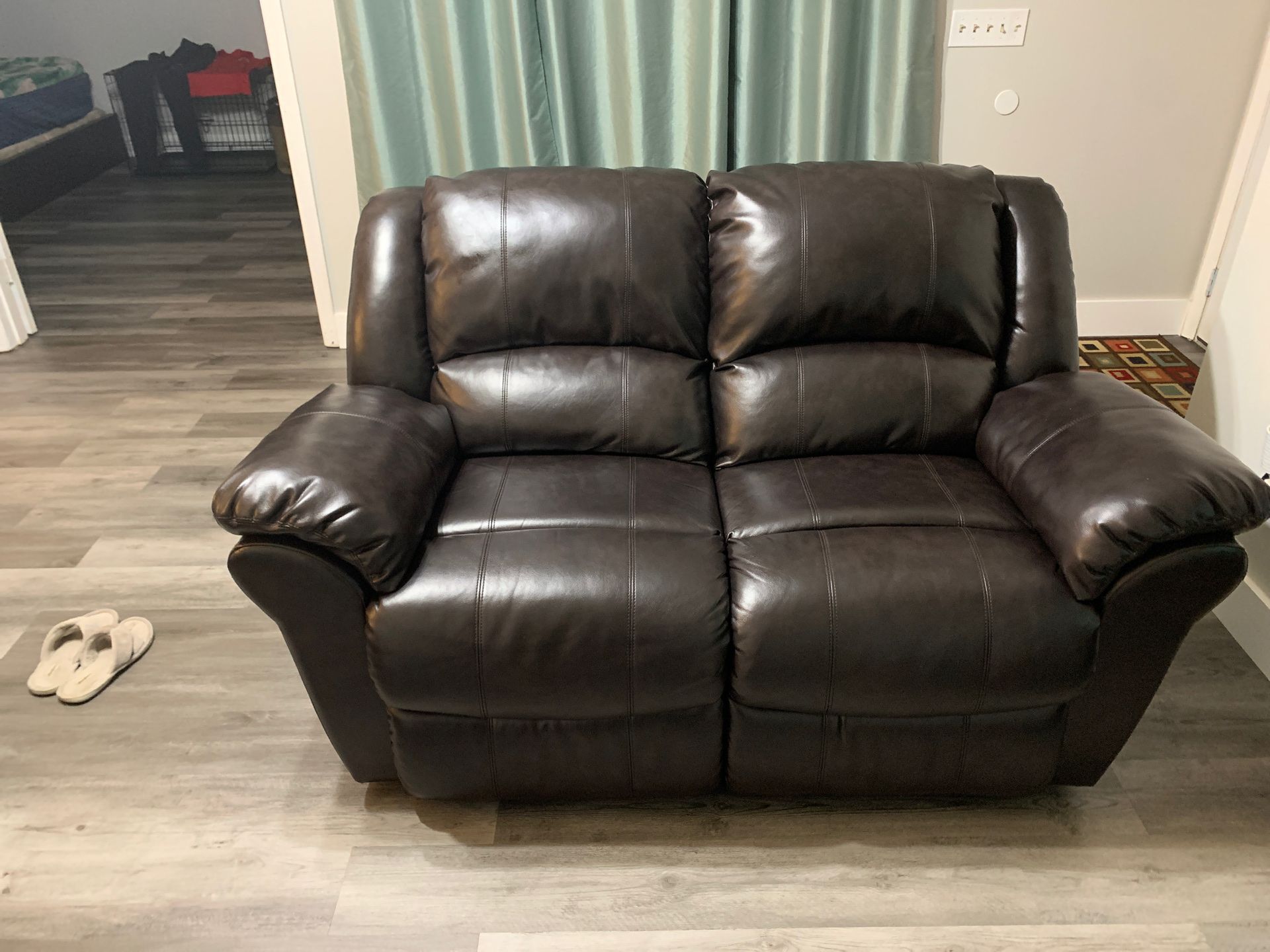 Like new love seat (double recliner)