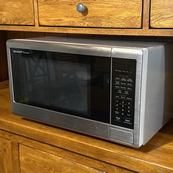 Sharp Carousel 1000W Microwave