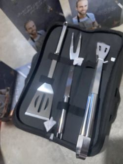 NEW 3 PIECE STAINLESS STEEL BBQ TOOL SET 