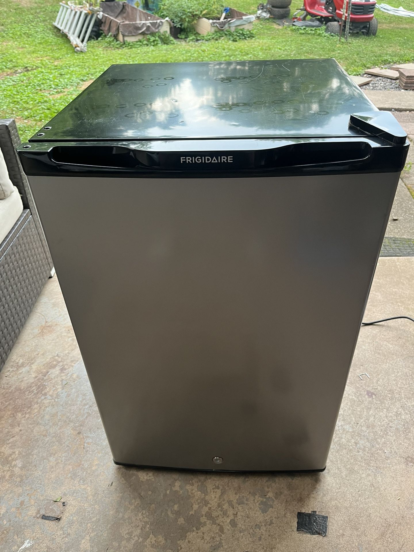 Frigidaire Mini Refrigerator Freezer