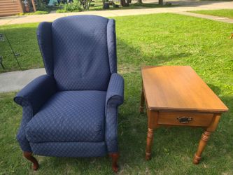 🛋️ Recliner Chair + Side Table Set – $70 🛋️