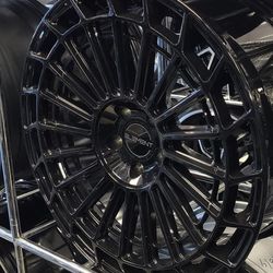 The "Simple & Clean" ​22s - 5x112 Lug Pattern  Nice set of 22-inch wheels for sale. Hard to find this size in the 5x112 pattern