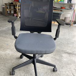 Hon Mesh Office Chair Wide Seating Like New 