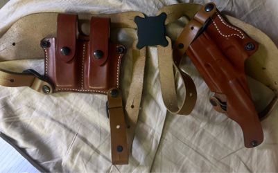 DeSantis New York Undercover Tan Leather Shoulder Rig