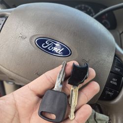 LLAVES Y CONTROLES PARA CARROS 