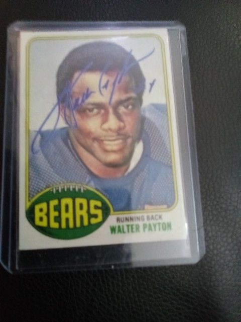 Topps 1976 Walter Payton autograph rookie card