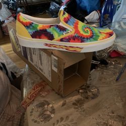 Van’s Rainbow Tie dye-Classic Slip On - Size 12 Man