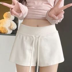 White athletic pants shorts for women in summer 2025 new style, casual and loose A-line hot pants, American-style hot chick high-waisted pants