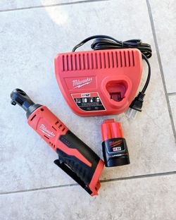 Milwaukee 12V 3/8in Ratchet KIT