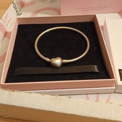 Pandora Authentic Brand New Sterling Silver 6.5 Inch Signature Crown Heart Bangle Bracelet 