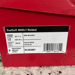 FuelCell 4040w7 Molded (New Balance) Black & White Baseball Cleats 