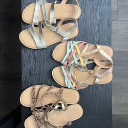 Sandals Size 4 women cat & jack