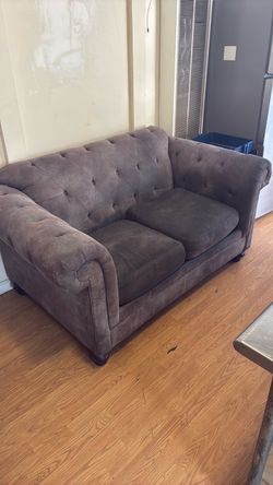 Gray Tufted Chesterfield Loveseat