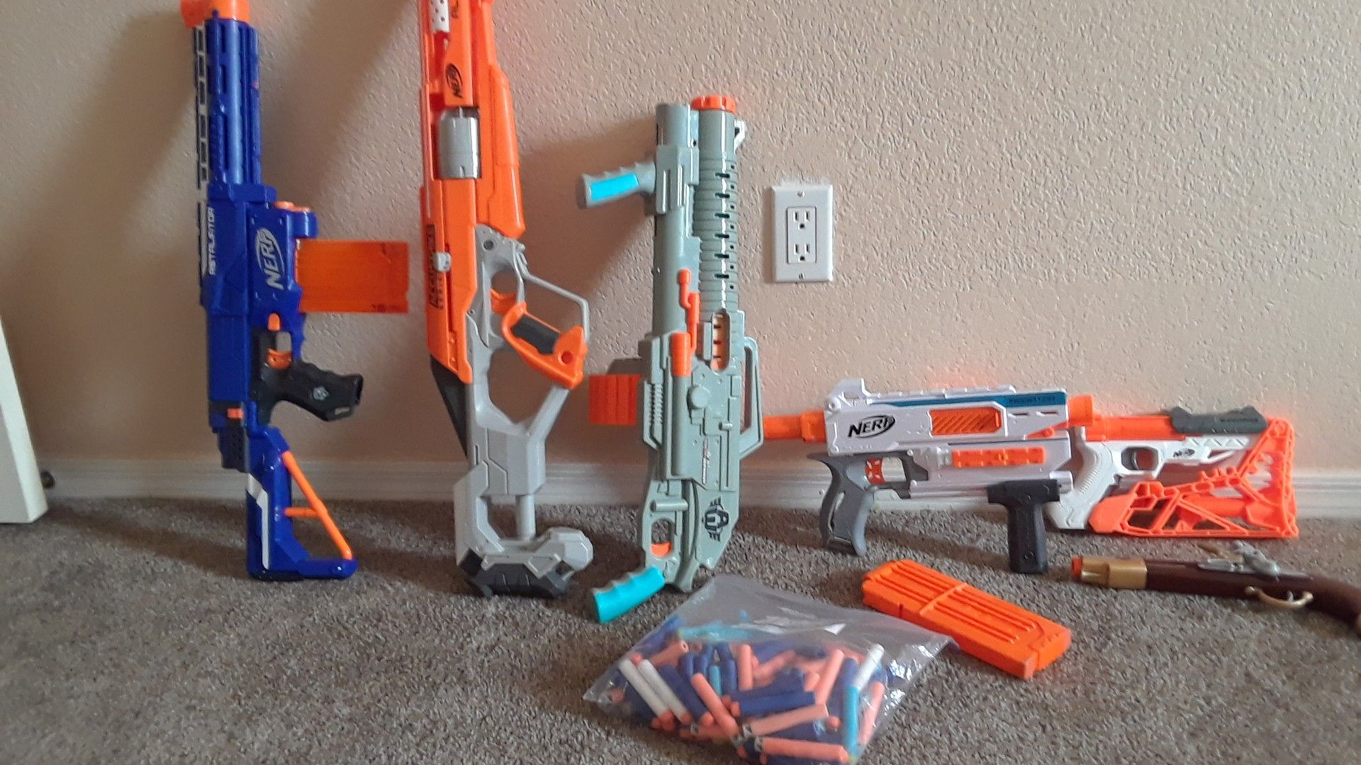 Six Nerf Guns with bag of darts