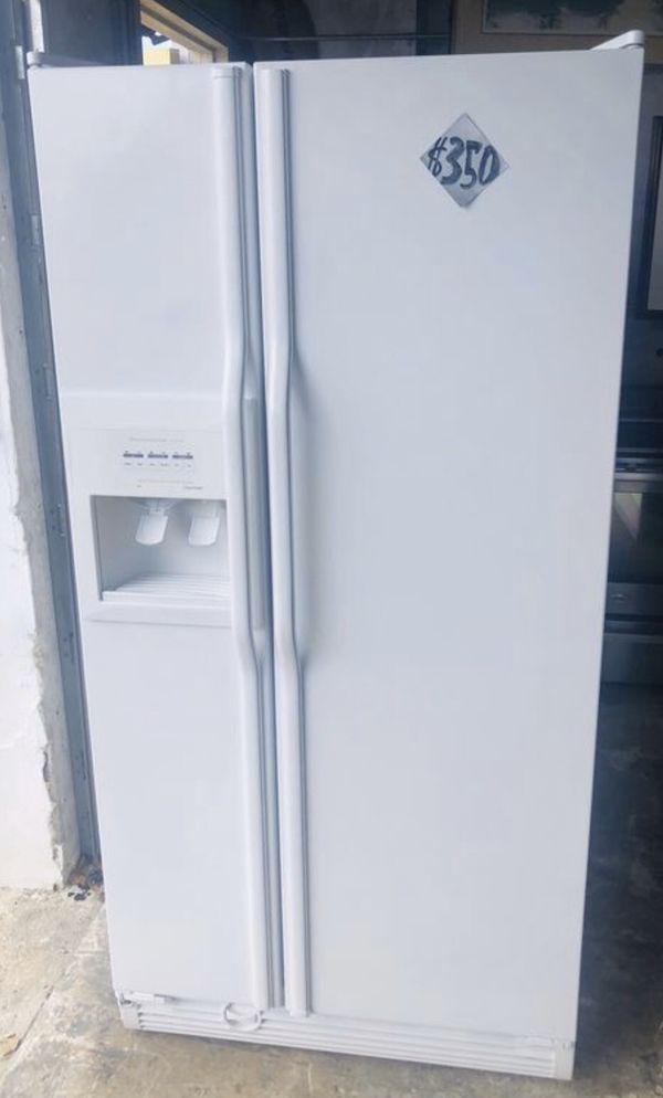 KitchenAid white refrigerator 33” wide in perfect condition and 6 months warranty. We have