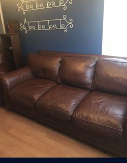 Raymore and Flanigan leather sofa and couch in great condition !!