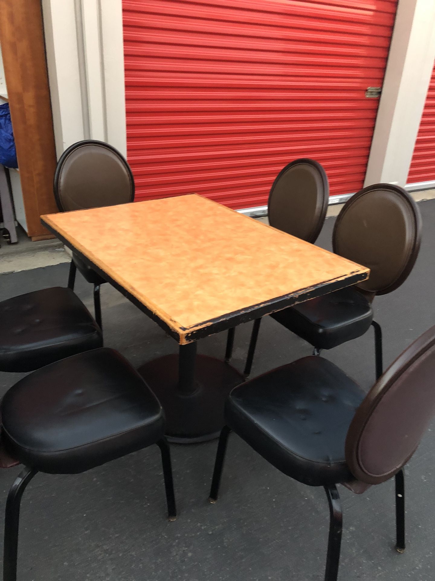 Great Condition 6 Chairs And A Table 30”x42”
