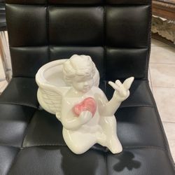 White Ceramic Pot Holder With Design 