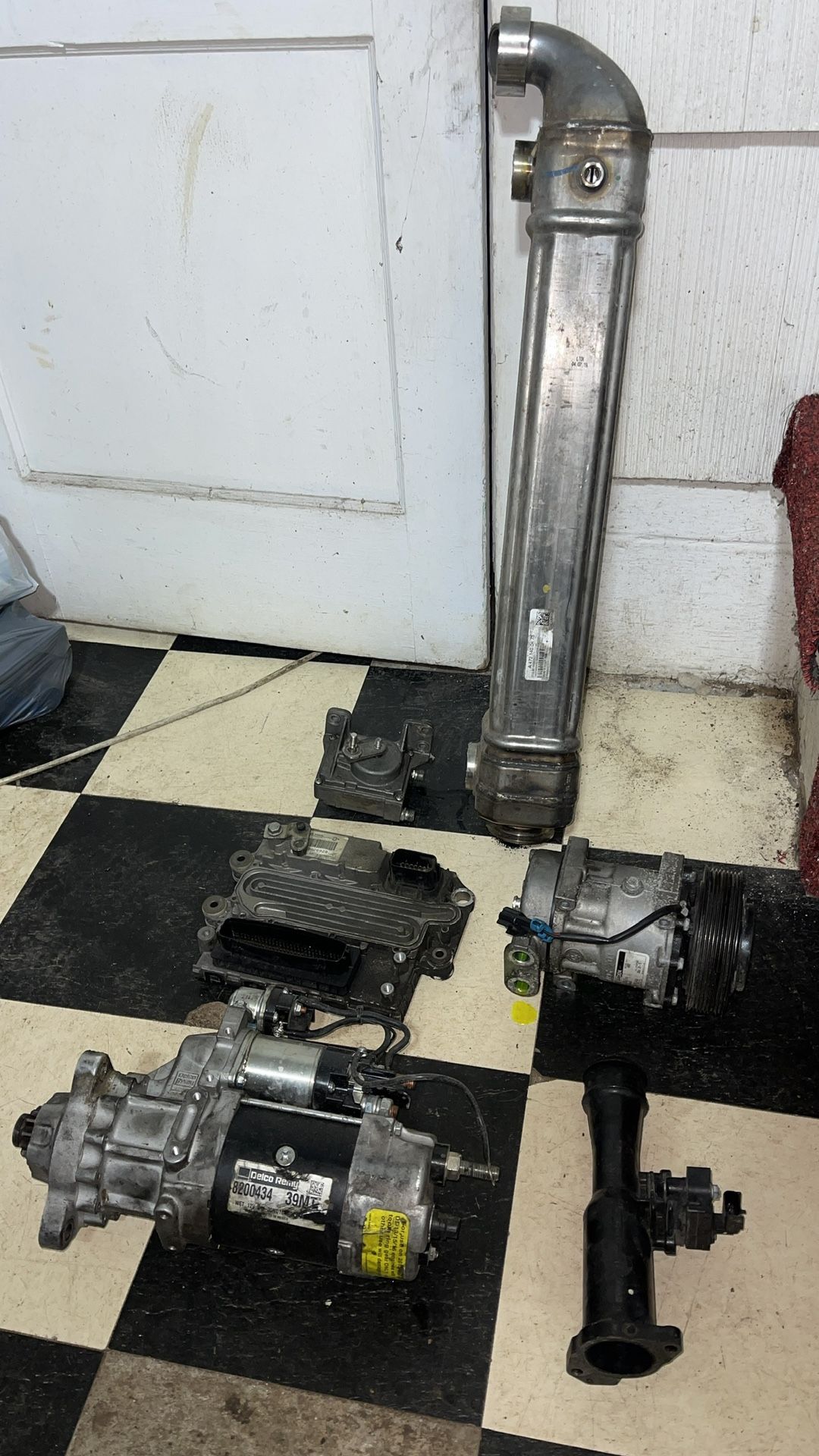 Detroit DD15 parts for sale
