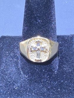 10kt YG Religious Ring. (C-4) SIZE 10.5 ASK FOR RYAN. #(contact info removed)65