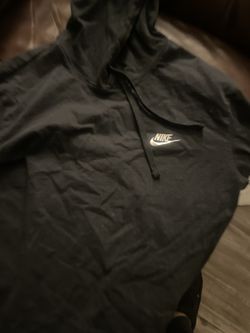 Nike Men’s Black Pullover Hoodie – Size M – Clean & Comfortable