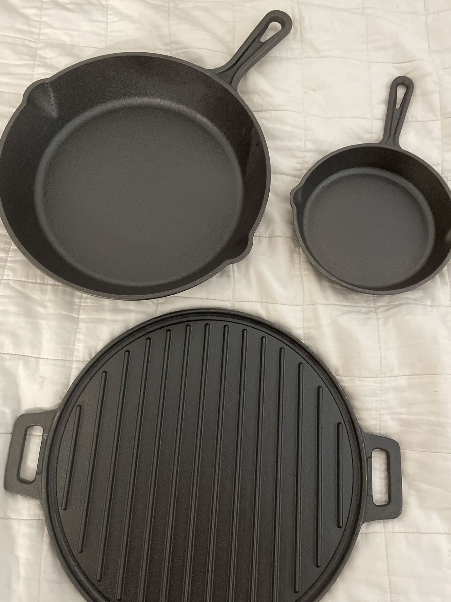Cast Iron Pans New 25.00 Set