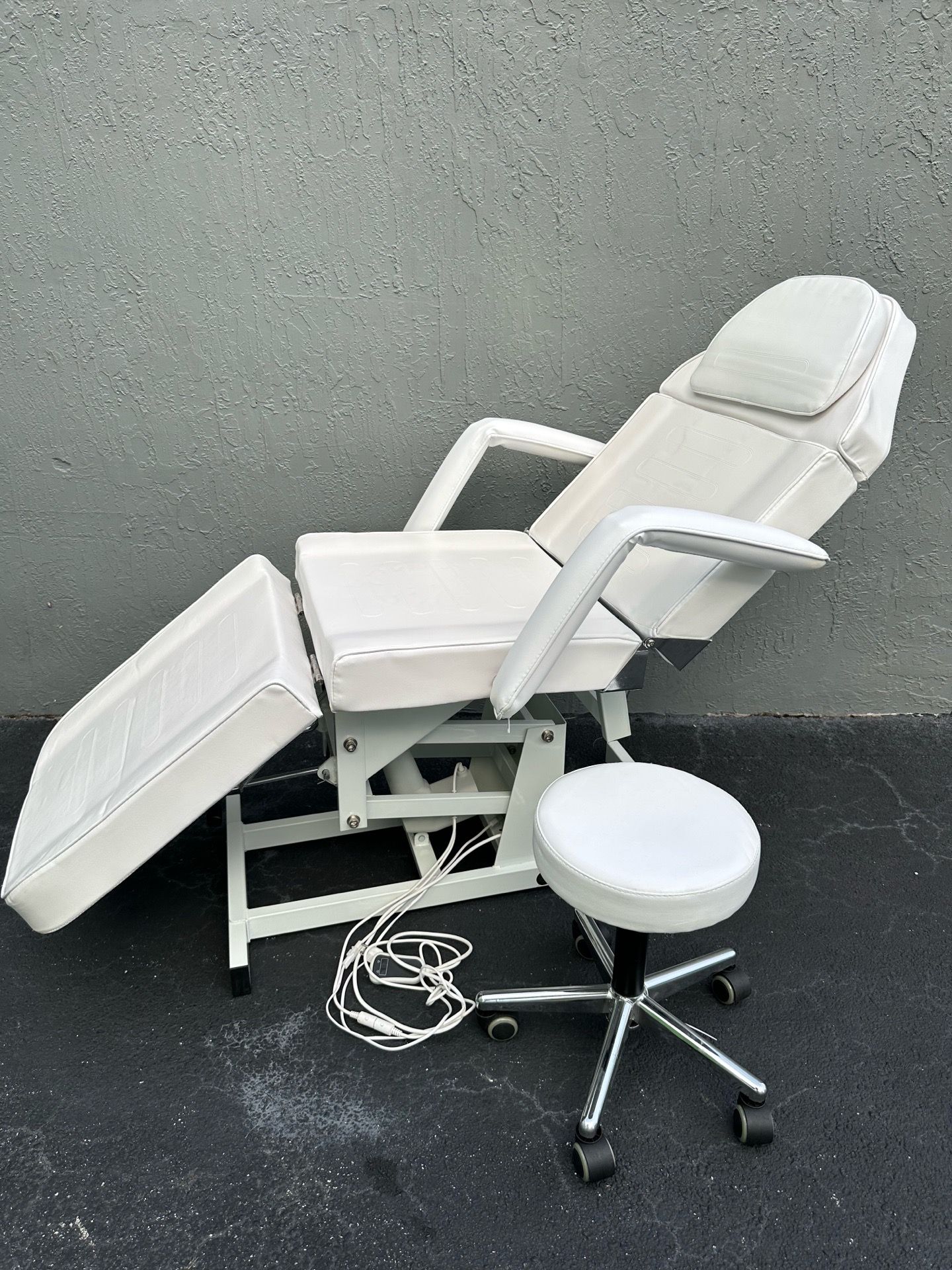 Electric Spa Facial Tattoo Massage Bed Chair Esthetician w/ Stool White