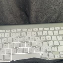 bluetooth apple keyboard 
