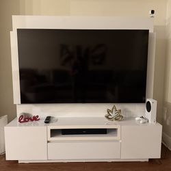 Modern TV Stand with Built-In Panel – Great Condition (6ft x 6ft)