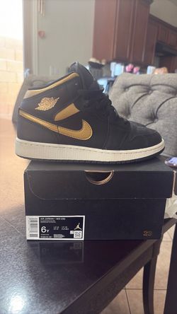23 Air Jordan 1 Mid (GS) 6Y