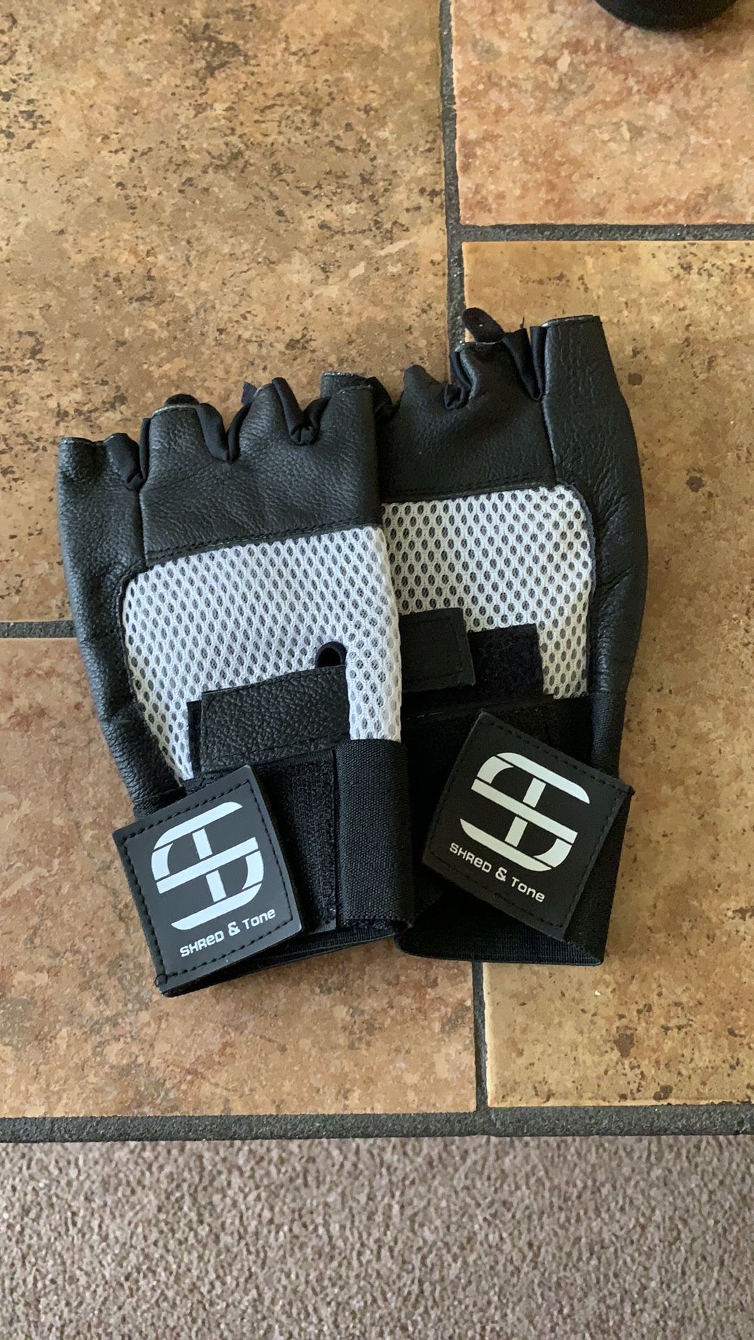 Shred & Tone Weightlifting Gloves NWOT