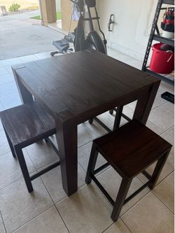 Dining table and stool set