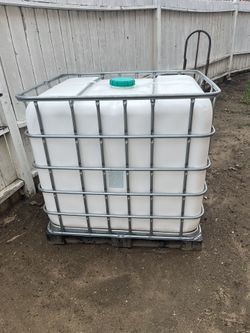 275 gallon plastic water tank $85 each