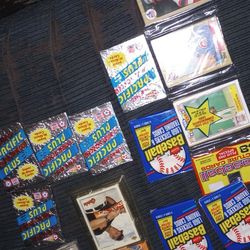 COLLECTION OF BASEBALL CARDS 