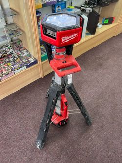Milwaukee M18 Rocket Dual Power Tower Light
